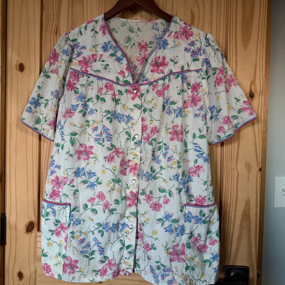 Vintage Floral Snap Front House Coat Short Sleeve Duster White Pink Blue Pockets